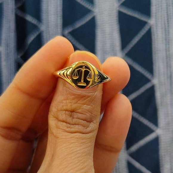18K Vintage Zodiac Ring - Picture 5 of 7